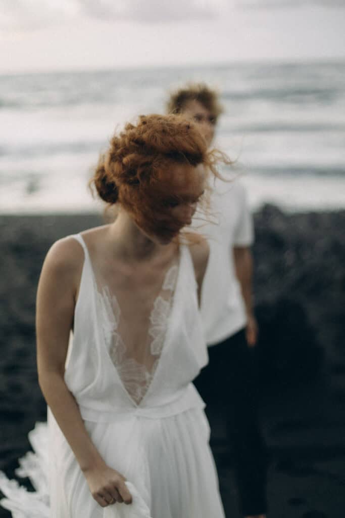 Veronika Haas am Strand Lanzarote bei intimer Verlobungsfeier.