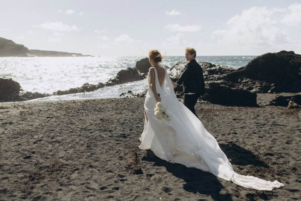 Veronika Haas und ihr Partner bei ihrem intimen Strand-Engagement auf Lanzarote.