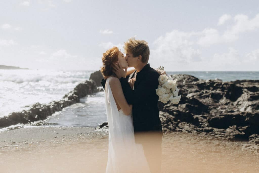 Veronika Haas und Partner bei intimer Strandhochzeit auf Lanzarote.