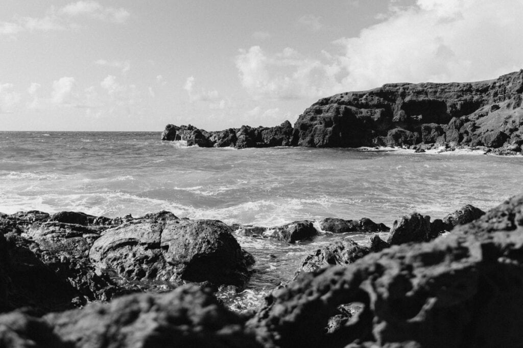 Veronika Haas am Strand von Lanzarote während eines intimen Engagements.